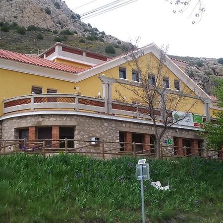 Albergue Santa Barbara Алиага Экстерьер фото